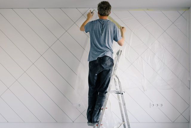 Cererea pentru renovări crește, dar prețurile scad