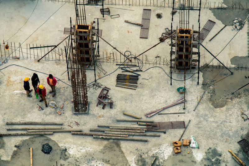 În trei țări din UE s-au înregistrat, în mai, creșteri la nivelul lucrărilor de construcții. România se află în fruntea lor