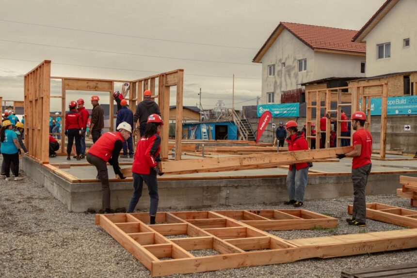 Habitat for Humanity a ridicat 4 case în 4 zile pentru familiile vulnerabile din Berceni, Prahova