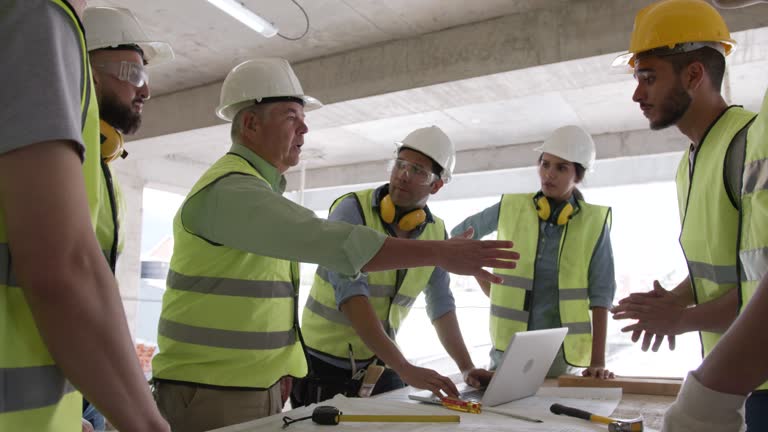Din primavara, incep mii de angajari in sectorul constructiilor