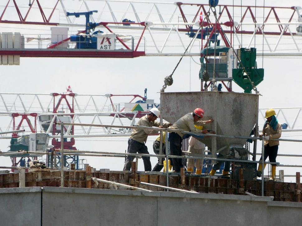 Cea mai mare crestere a locurilor de munca vacante este in constructii, dar mult mai redusa ca anul trecut