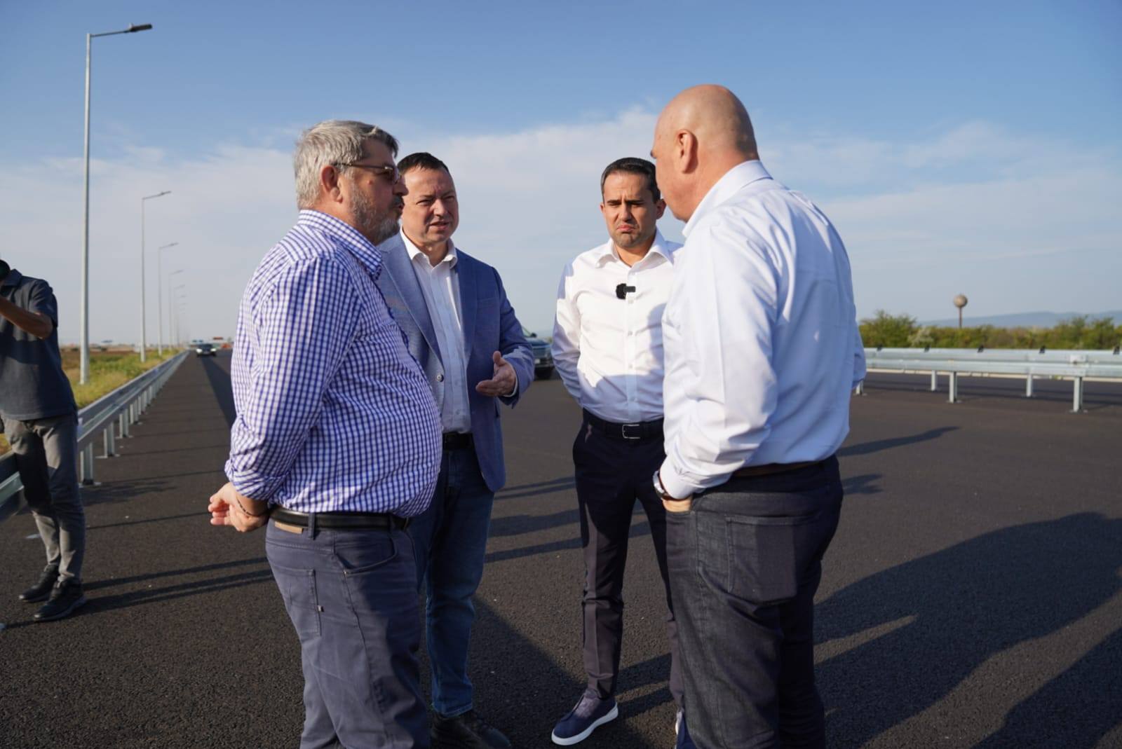 Bolojan si Umbrarescu, discutii pe santierul A7