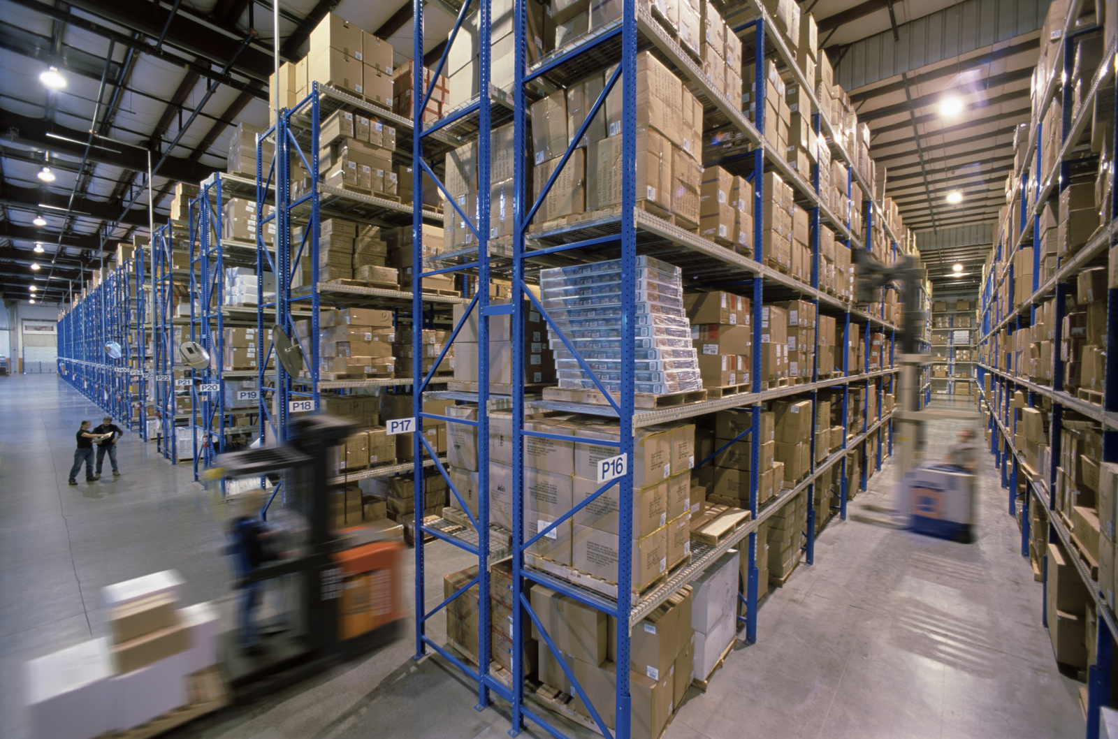 Consolele pentru rafturi – soluția optimă pentru stocarea materialelor lungi și grele