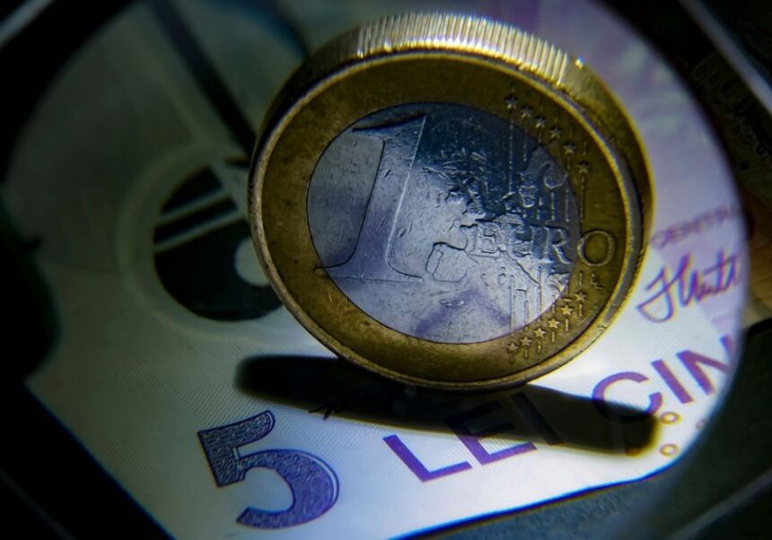 Cursul euro urcă la 5,2180 lei, cel mai ridicat nivel din istorie, amplificând presiunea pe piața rezidențială