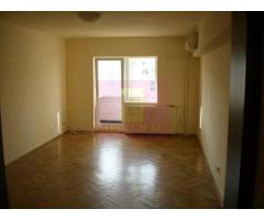 Apartament 3 camere pe bd Decebal