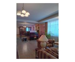 Eleganță, spațiu și confort într-o vilă deosebită, în inima Piperei - Imagine 12