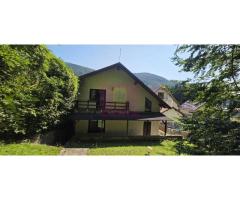Vila in Sinaia cu parau in curte si view superb - Imagine 2