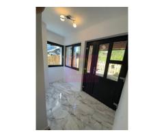 Casa de vanzare cu 2 apartamente in Azuga - Imagine 5