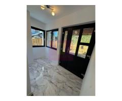 Casa de vanzare cu 2 apartamente in Azuga - Imagine 6