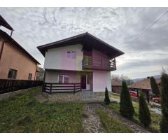 Vila de vacanta cu 4 camere de vanzare in Valea Doftanei