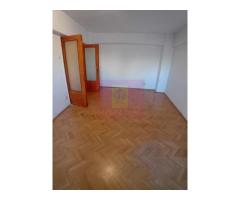 Vanzare apartament de 4 camere la Casa Poporului-stradal - Imagine 8