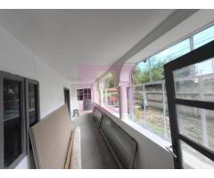 Casă cu farmec rustic și 500 mp, la 15 min de București - Imagine 7