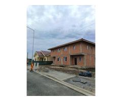 Jumătate de duplex cu interior la gri de vânzare în Giarmata Vii