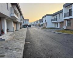 Unitate triplex 4 camere, 3 bai, strada Urusagului - Imagine 10