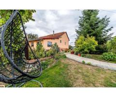 🏡 Mai mult decât o casă: libertatea de a trăi aproape de natură - Imagine 1