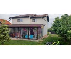 Săbăreni, casă 2011, P+M 4 camere + dependințe, curte 500 mp