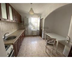 Închiriez  apartament cu 2 camere - Imagine 2