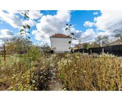 Casă din cărămidă cu 8 camere – zonă liniștită, LIPOVA