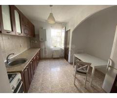 Închiriez  apartament cu 2 camere - Imagine 2