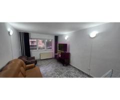 Apartament cu 3 camere de vanzare in Campina, parter - Imagine 2