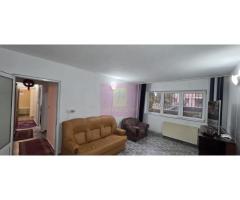 Apartament cu 3 camere de vanzare in Campina, parter - Imagine 3