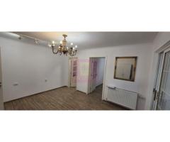 Apartament cu 2 camere, spatiu comercial – Campina, central - Imagine 2
