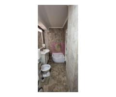Apartament cu 2 camere, spatiu comercial – Campina, central - Imagine 11