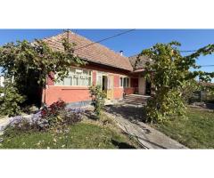 Casă în Ungheni preț 75.000 . 1100 mp teren - Imagine 2