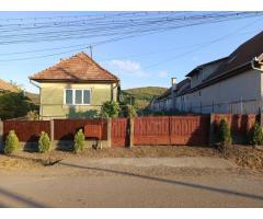 Vând casă in Ernei de 66 mp si teren in suprafață de 2530 mp
