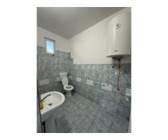 Vând casă in Ernei de 66 mp si teren in suprafață de 2530 mp - Imagine 8