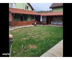 Casă Livezeni 815 mp teren, casa primitoare ,la doar 5 minute de oraș. - Imagine 11
