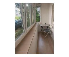 Apartament 2 camere la parter + balcon langa Spitalul Jufetean - Imagine 2
