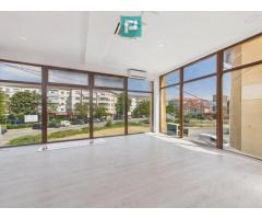 Spațiu Comercial Open Space, Vitrină 8 m, Etaj 1