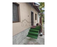 De inchiriat apartament la casa