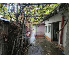 Casă cu teren propriu în Sectorul 3, lângă București Mall - Imagine 12