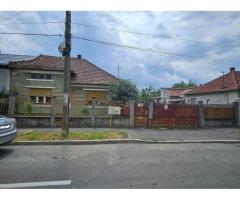 BRASADAS vinde casa individuala cu 2 camere in zona UNIRII.