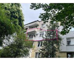 BRASADAS vinde ap 3 cam Carpati 1 la etajul 3/4.