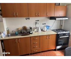 BRASADAS vinde ap 3 cam etaj 4/10 Micro 15 utilat mobilat.