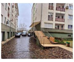 BRASADAS vinde ap 1 cam + boxă beci + garaj etaj 1 Central.