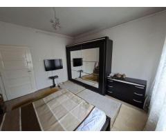 BRASADAS vinde apartament cu 3 camere la etaj in casă