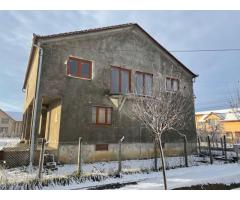 Casa De Vanzare // 320mp2 Utili // 2 intrari separate - Imagine 2