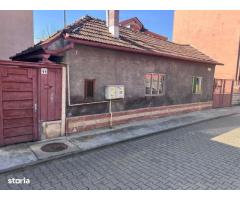 Casă de vânzare cu posibiliate de renovare/dezvoltare