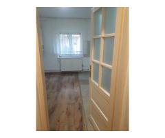 Vând apartament 3 camere , micro 17, destinație spțiu comercial - Imagine 2