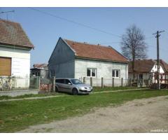 Casa 80 mp cu doua camere de vanzare in Pelisor