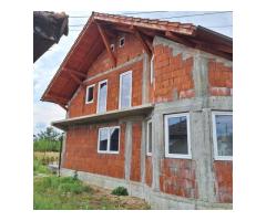 BRASADAS vinde casă în rosu și casa veche.