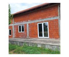 BRASADAS vinde casă în rosu și casa veche. - Imagine 3