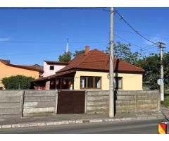 BRASADAS vinde 2 case cu teren 7 ari în zona CENTRALA.