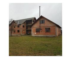 Vând casa și atelierul