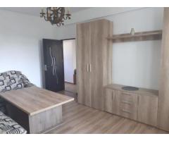 Închiriez apartament cu doua camere