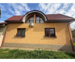 BRASADAS vinde casa 7 cam 11 ari teren renovată integral.